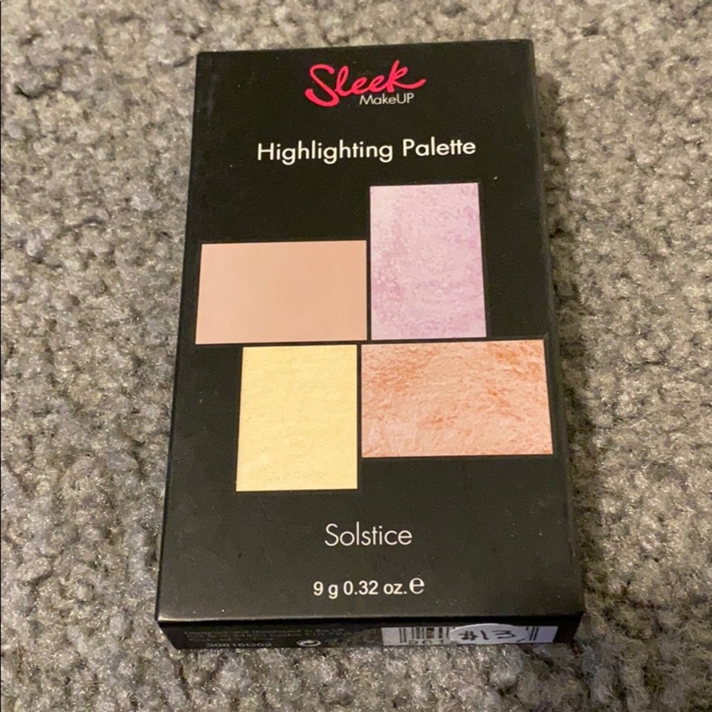 BRAND NEW SLEEK HIGHLIGHTER